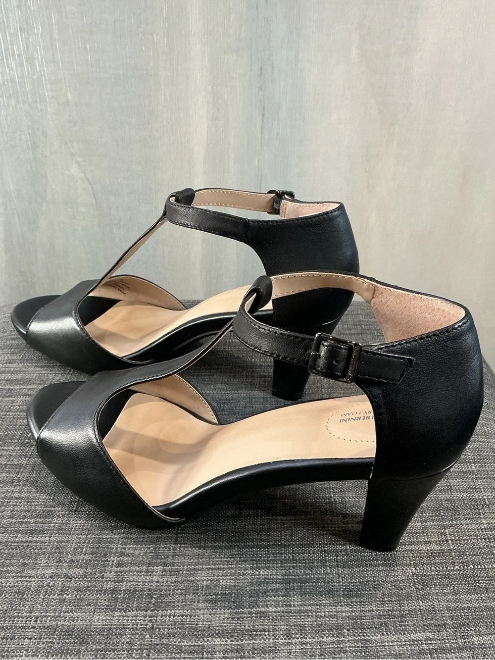 NEW Giani Bernini Claraal Leather T-Strap Sandals Black Heel Size 8M NIB